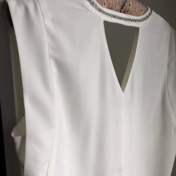 Beautiful white dress - Picture 5 of 16